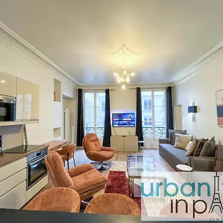 Urban Flat 63 - Beautiful 3 Bedroom Flat Champs-elysees Apartment Paris