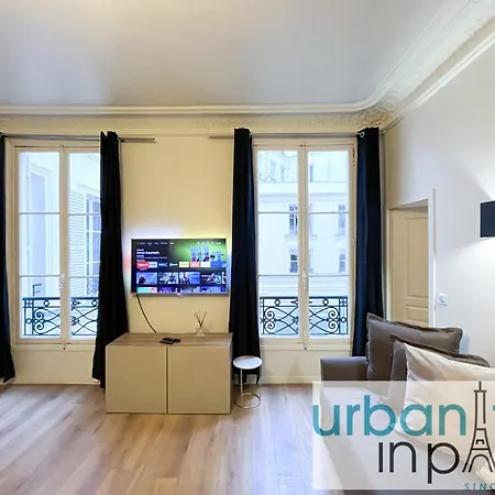 Apartment Urban Flat 63 - Beautiful 3 Bedroom Flat Champs-elysees Paris
